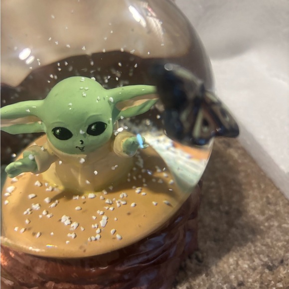 Star Wars The Mandalorian Snow Globe - Picture 7 of 10